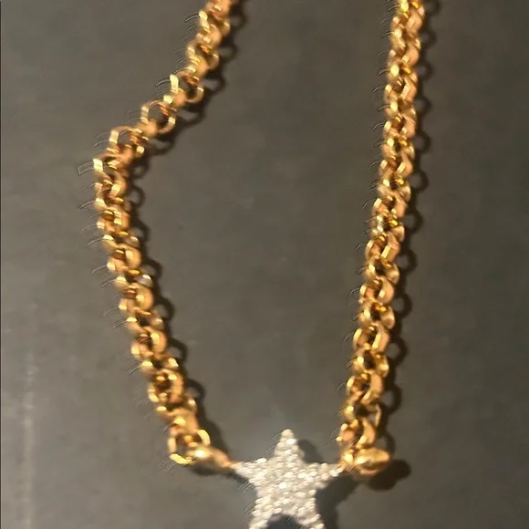 Gold Star Pendant Necklace - Picture 4 of 6